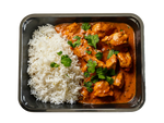 Butter chicken i cremet sauce med basmatiris og frisk koriander.
