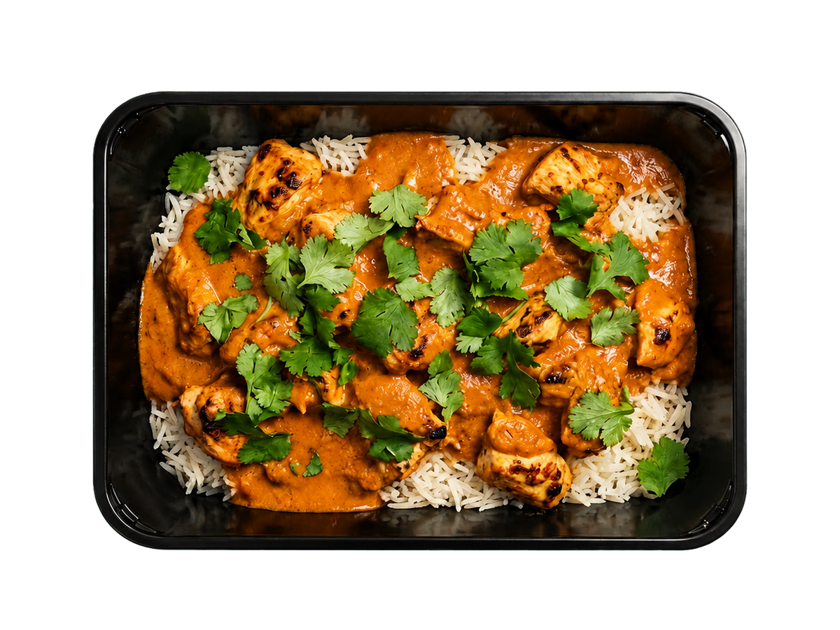 Chicken tikka masala med basmatiris og friske grøntsager.