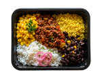 Mexicansk okseragù med ris, majs og sorte bønner.