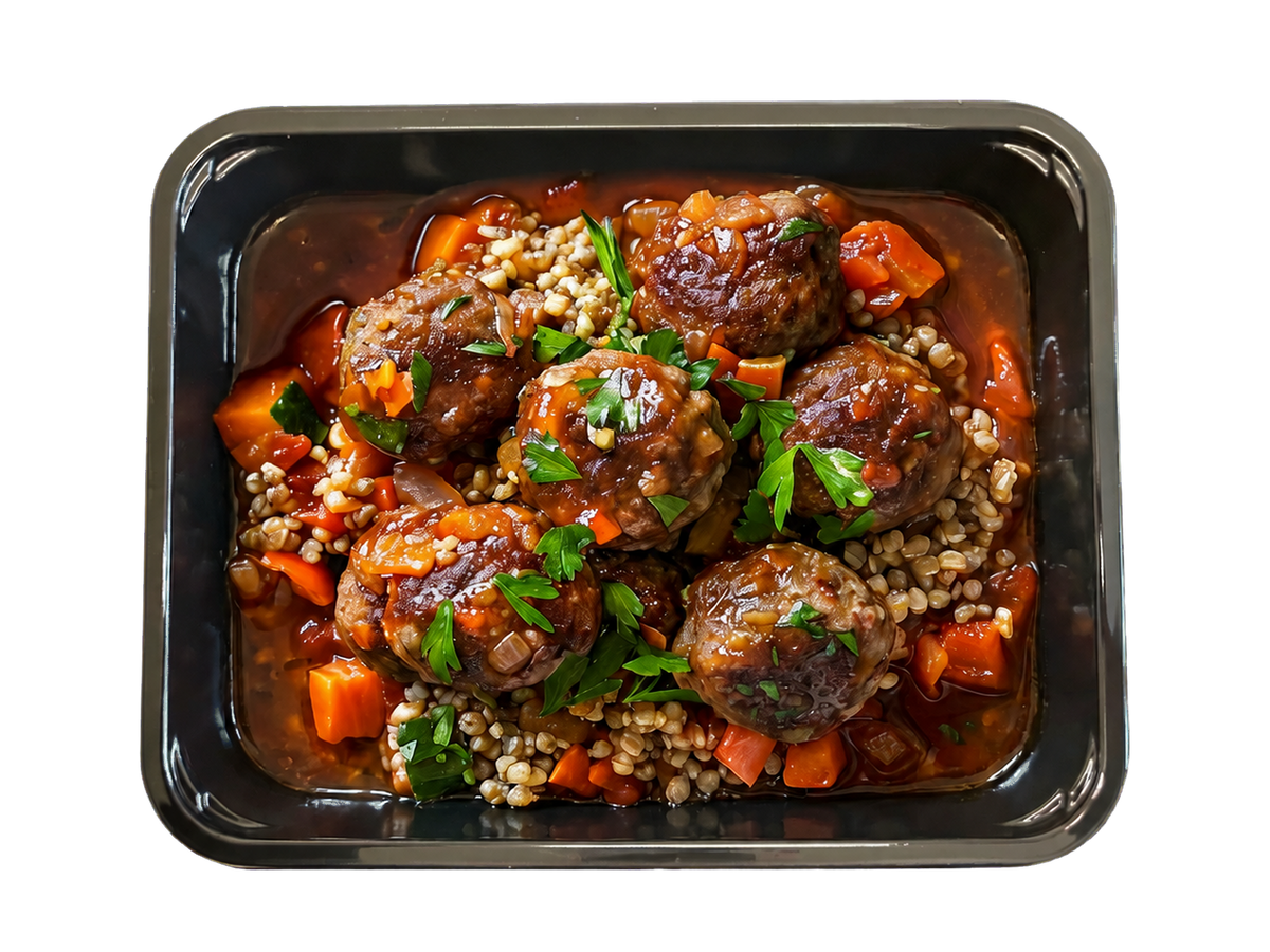 Tyrkiske oksekødboller med tomat, løg, peberfrugt og bulgur.